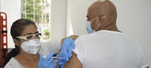 Conozca las etapas de vacunaci&oacute;n para las dosis de refuerzo contra COVID-19