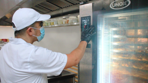 Hornos Eficientes: Cocinando Delicias sin Calor Extremo