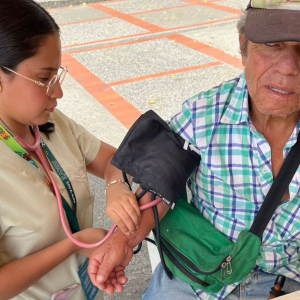 Estudiantes de medicina y psicolog&iacute;a llevaron bienestar a la poblaci&oacute;n del Quind&iacute;o